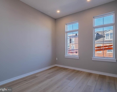 769 S 10th Street - Photo Thumbnail 6