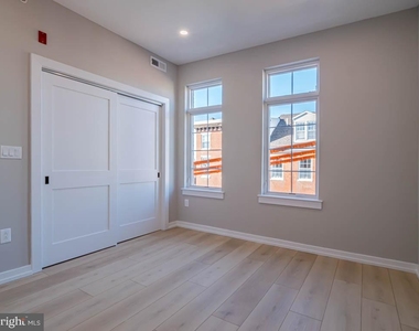 769 S 10th Street - Photo Thumbnail 5