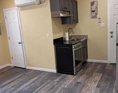 1120 Locust Street - Photo Thumbnail 5