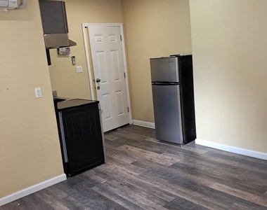 1120 Locust Street - Photo Thumbnail 8