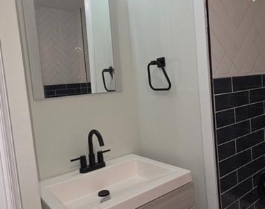 4008 N 7th Street - Photo Thumbnail 3