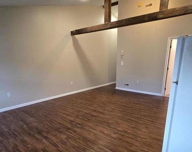 4303 Main Street - Photo Thumbnail 2