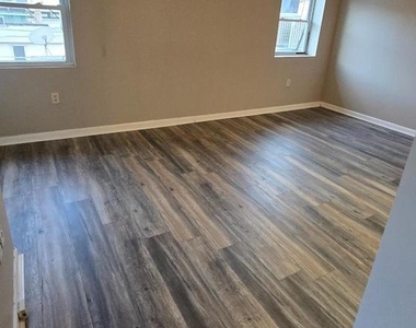 4303 Main Street - Photo Thumbnail 3