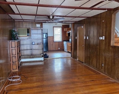 4013 Creston St - Photo Thumbnail 2