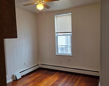 4013 Creston St - Photo Thumbnail 7