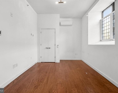 2321 Fitzwater Street - Photo Thumbnail 6