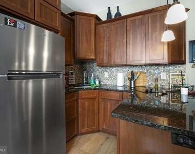 1324 Locust Street - Photo Thumbnail 3