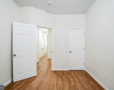 435 N 32nd Street - Photo Thumbnail 4