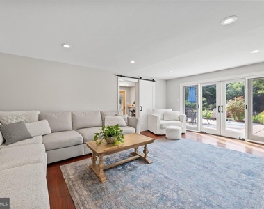 1621 Clearview Avenue - Photo Thumbnail 7