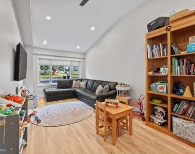 1621 Clearview Avenue - Photo Thumbnail 24