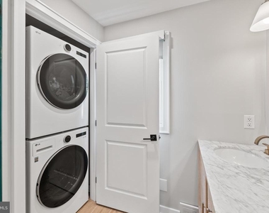 1621 Clearview Avenue - Photo Thumbnail 15