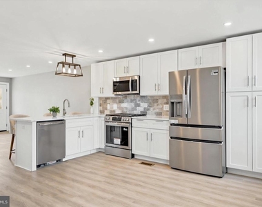 925 Maple Avenue - Photo Thumbnail 9