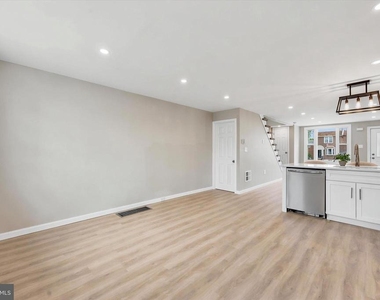 925 Maple Avenue - Photo Thumbnail 10