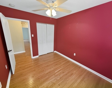 561 W Marshall Street - Photo Thumbnail 13