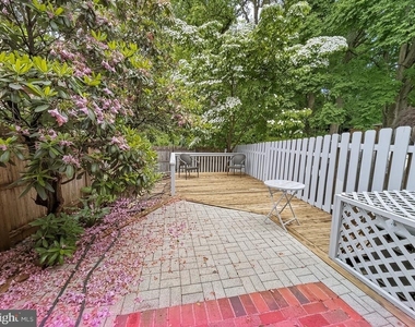 561 W Marshall Street - Photo Thumbnail 20