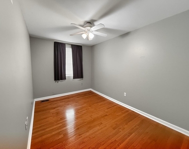 561 W Marshall Street - Photo Thumbnail 16
