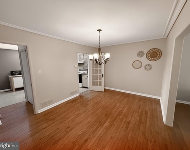 561 W Marshall Street - Photo Thumbnail 7