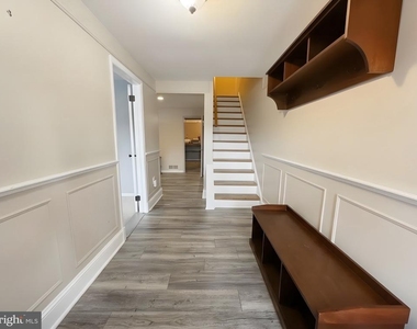 561 W Marshall Street - Photo Thumbnail 2