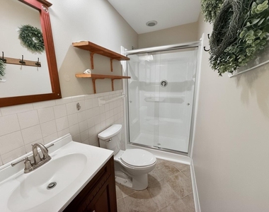 561 W Marshall Street - Photo Thumbnail 12