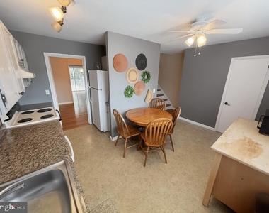 561 W Marshall Street - Photo Thumbnail 9