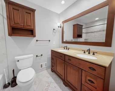 561 W Marshall Street - Photo Thumbnail 18