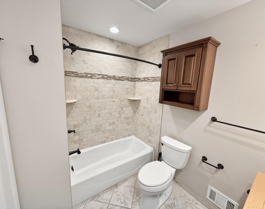 561 W Marshall Street - Photo Thumbnail 17