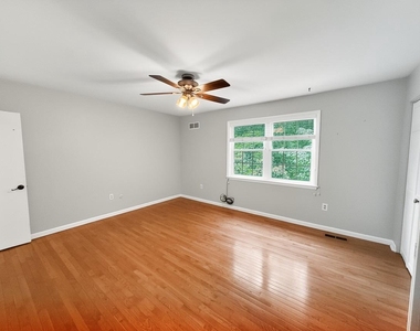 561 W Marshall Street - Photo Thumbnail 10