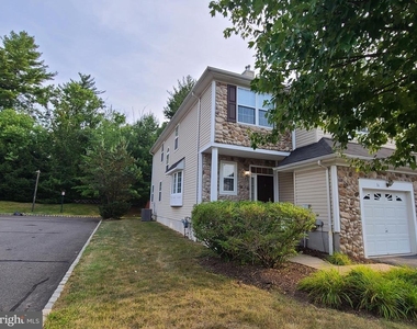 16 Scarlet Oak Drive - Photo Thumbnail 2