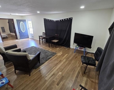 18 Brookfield Drive - Photo Thumbnail 3