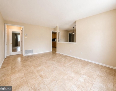 2112 Sayre Drive - Photo Thumbnail 9