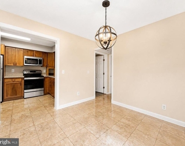 2112 Sayre Drive - Photo Thumbnail 10