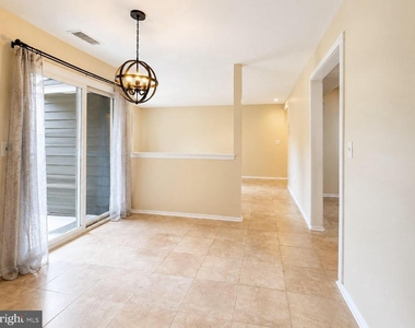 2112 Sayre Drive - Photo Thumbnail 11