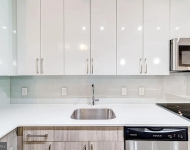 145 Riverhaven Drive - Photo Thumbnail 11
