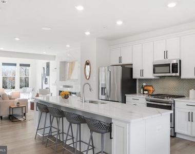 16428 Fife Way - Photo Thumbnail 12