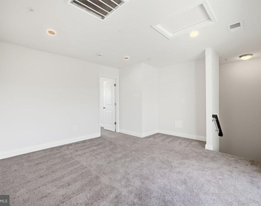 16428 Fife Way - Photo Thumbnail 35