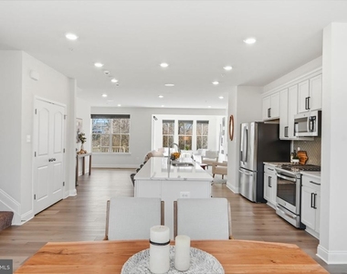 16428 Fife Way - Photo Thumbnail 15
