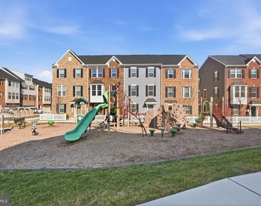 16428 Fife Way - Photo Thumbnail 46