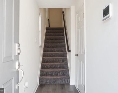 16428 Fife Way - Photo Thumbnail 39