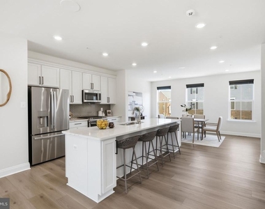 16428 Fife Way - Photo Thumbnail 9