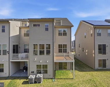 16428 Fife Way - Photo Thumbnail 51