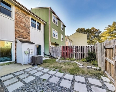 6403 Entwood Court - Photo Thumbnail 24