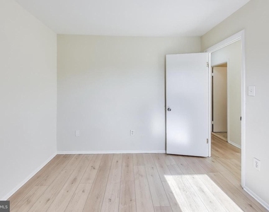 6403 Entwood Court - Photo Thumbnail 11