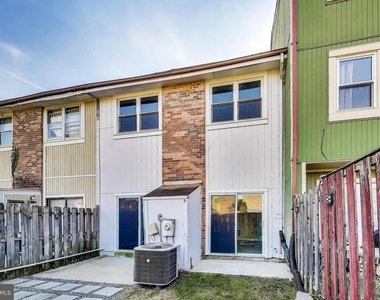 6403 Entwood Court - Photo Thumbnail 16