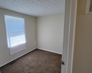 7626 Green Willow Court - Photo Thumbnail 14