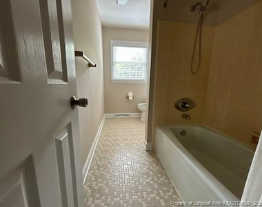 228 Whitney Drive - Photo Thumbnail 9