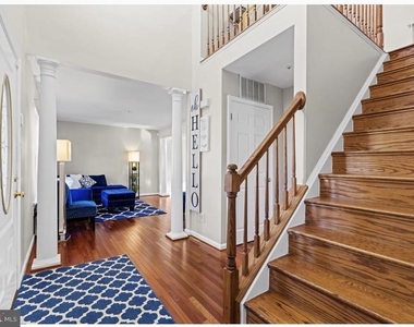 5101 Lansing Drive - Photo Thumbnail 6