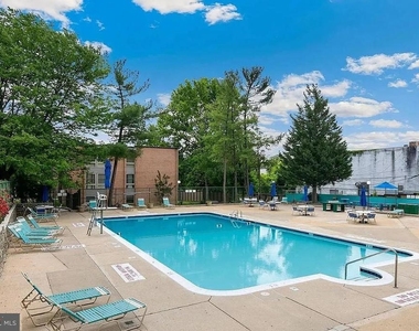 2305 Greenery Lane - Photo Thumbnail 21