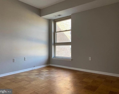 2305 Greenery Lane - Photo Thumbnail 10