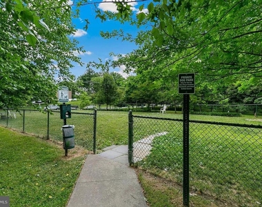 2305 Greenery Lane - Photo Thumbnail 15