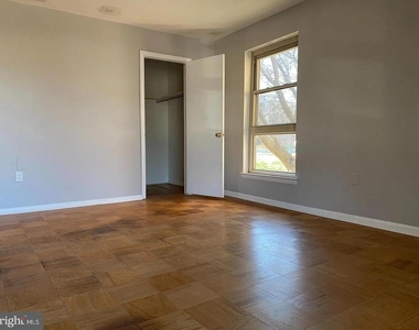 2305 Greenery Lane - Photo Thumbnail 8